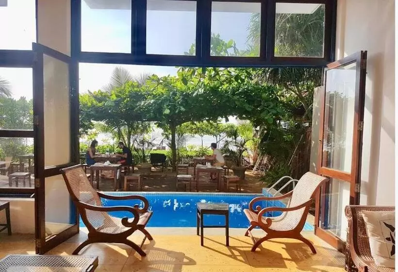 オーシャンビューデラックスルームバルコニー付き, Talalla Bay Beach