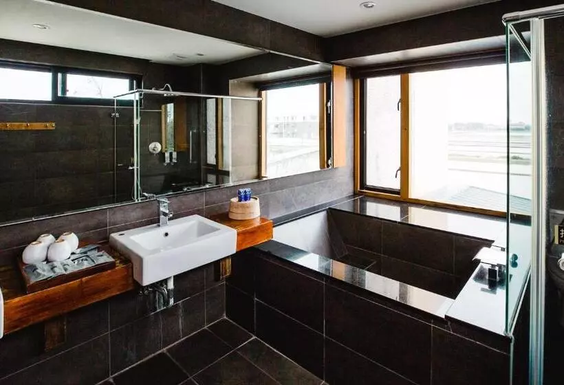 اتاق لوکس چهار تخته, 輕塵別院serenegray B&b