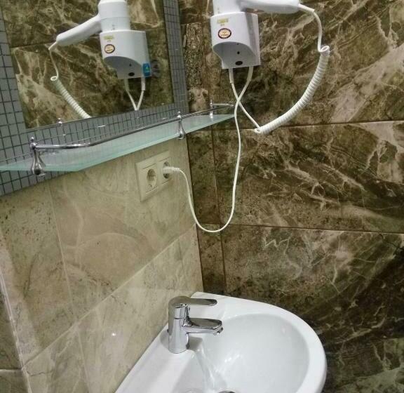 سوییت جونیور با بالکن, Gega