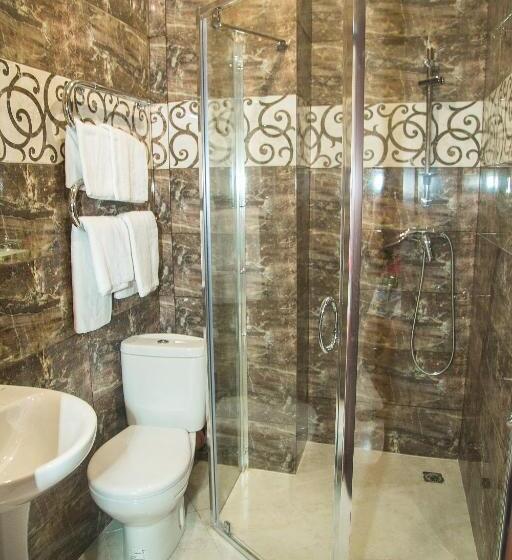 سوییت جونیور با بالکن, Gega