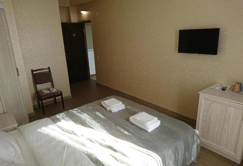 اتاق لوکس با بالکن, Gega