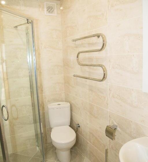 سوییت با چشم‌انداز کوه, Gega