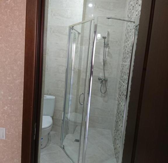 سوییت با چشم‌انداز دریا, Gega