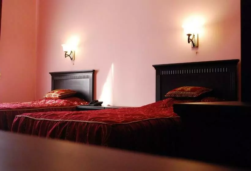 Quarto Estandar, Jahon Palace