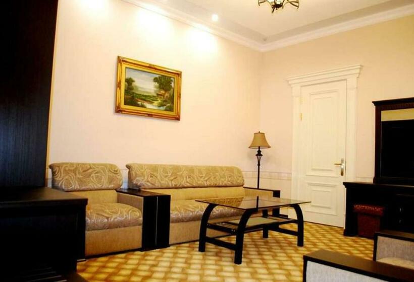 جناح, Jahon Palace