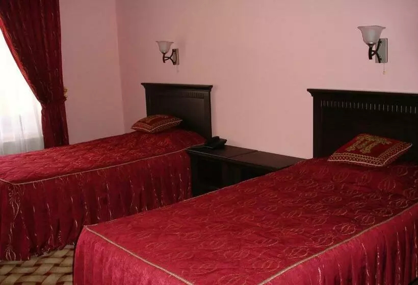 Quarto Estandar, Jahon Palace