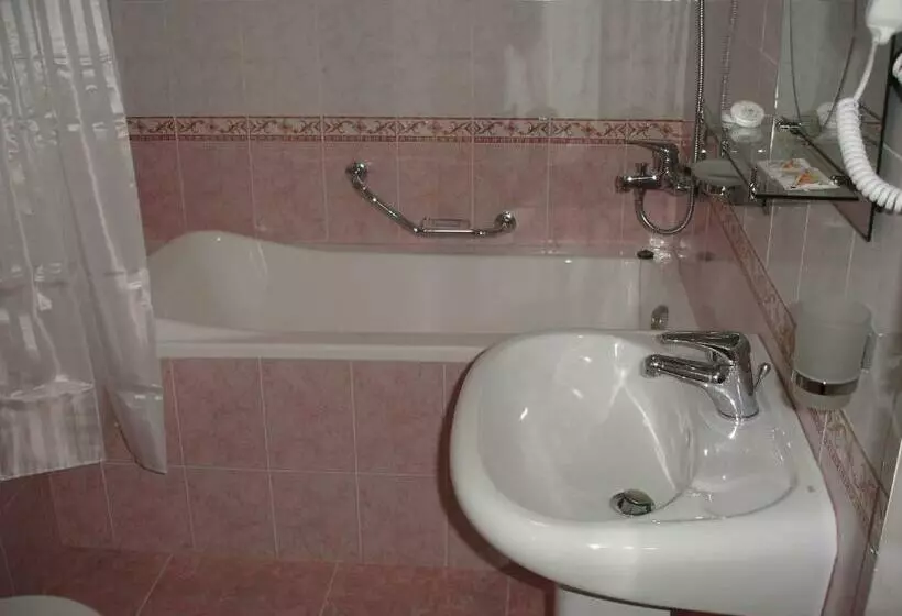 Quarto Estandar, Jahon Palace
