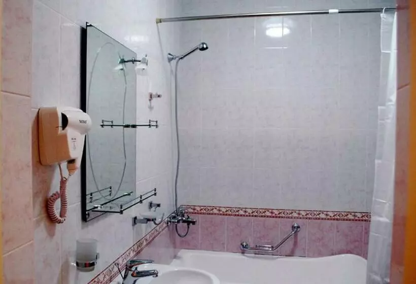 Quarto Estandar, Jahon Palace