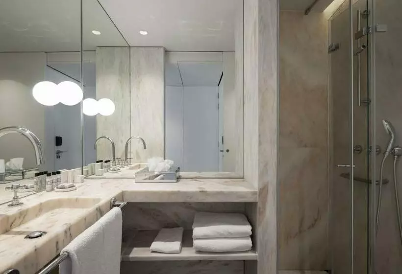 Quarto Basic, Lisboa Pessoa