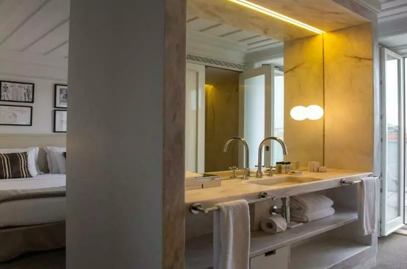 Quarto Standard com Vistas, Lisboa Pessoa