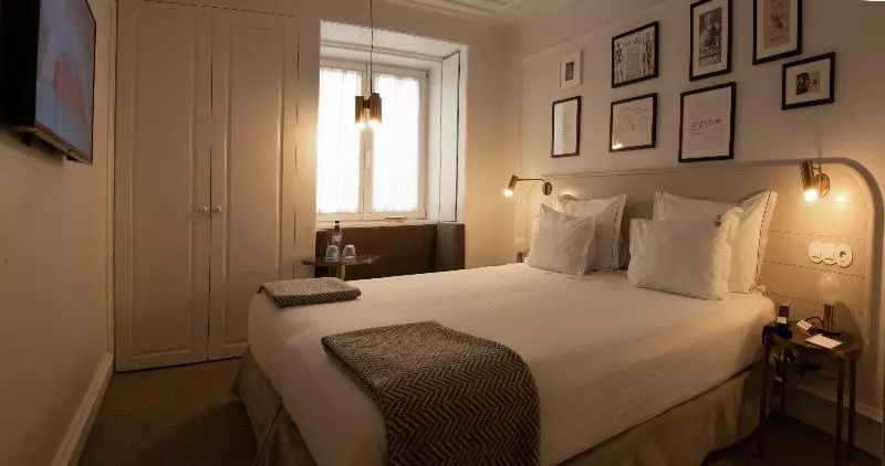 Quarto Basic, Lisboa Pessoa