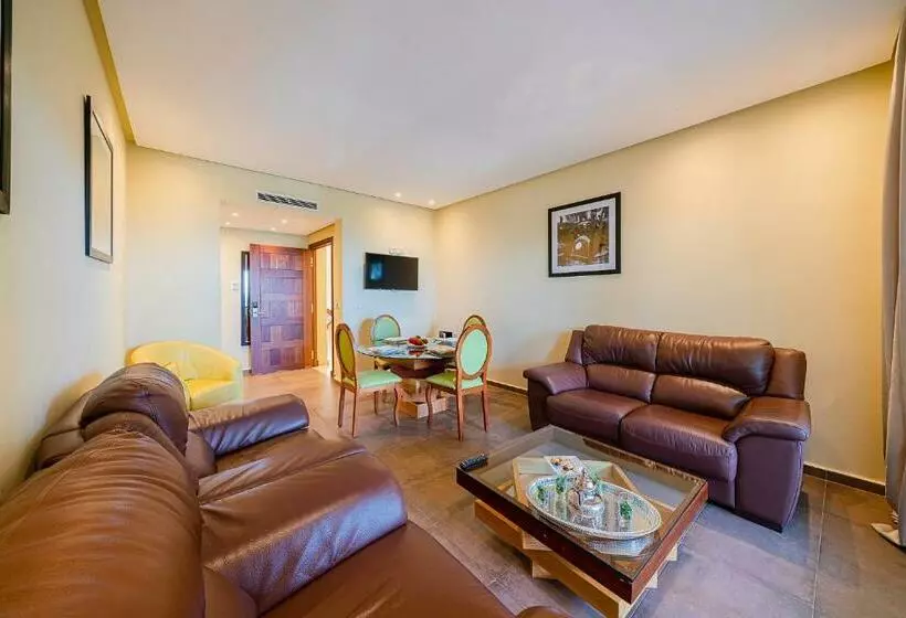 2 Bedroom Apartment Sea View