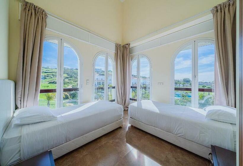 Апартаменты 4 Спальни, Mnar Castle