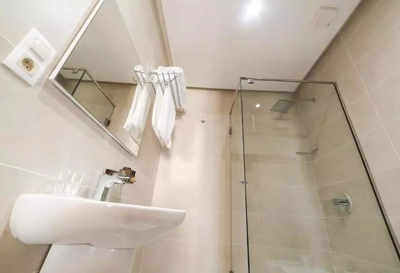 3 Bedroom Apartment Sea View