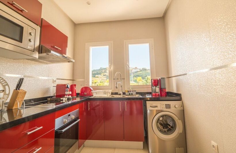 آپارتمان 2 خوابه با چشم‌انداز دریا, Mnar Castle