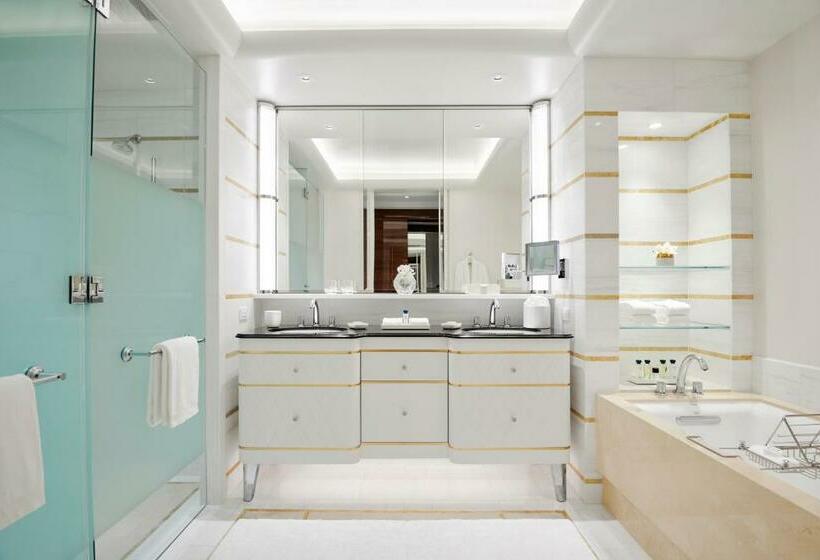 디럭스 룸 킹사이즈 침대, Waldorf Astoria Beverly Hills