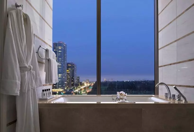 デラックスジュニアスイート, Waldorf Astoria Beverly Hills
