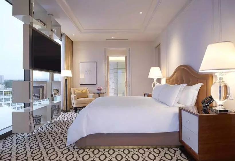 デラックスジュニアスイート, Waldorf Astoria Beverly Hills