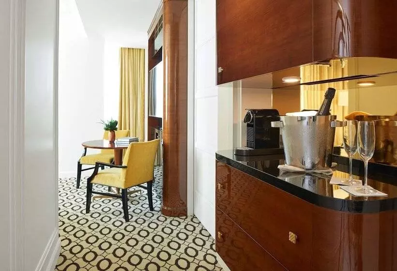 デラックスジュニアスイート, Waldorf Astoria Beverly Hills