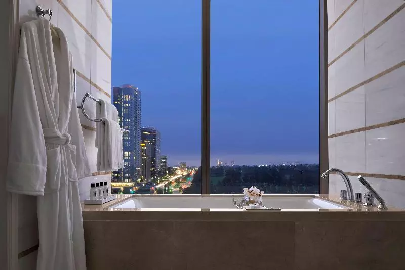 スーペリアースイート, Waldorf Astoria Beverly Hills