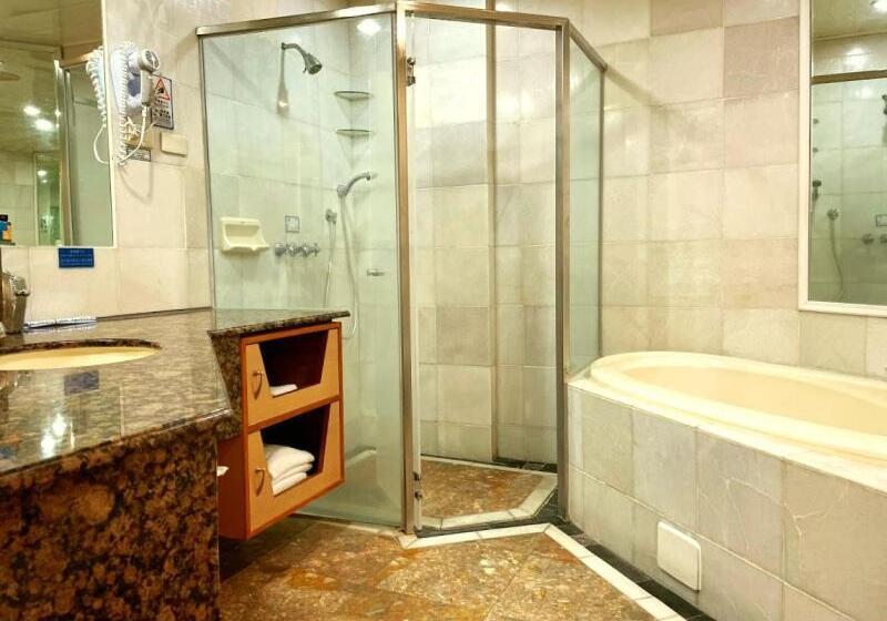 اتاق استاندارد چهارنفره با چشمانداز باغ, Swan Lake Villa Resort