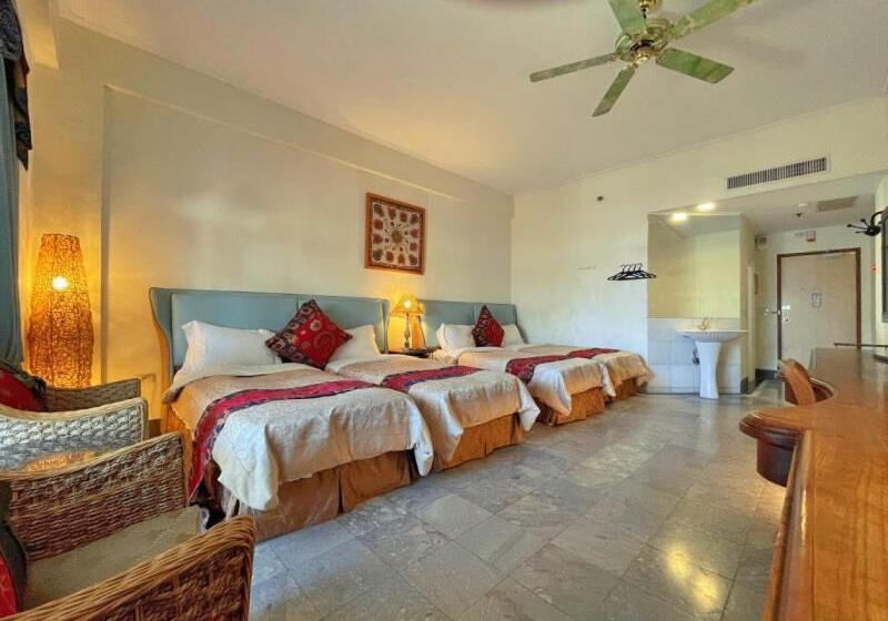 اتاق استاندارد چهارنفره با چشمانداز باغ, Swan Lake Villa Resort