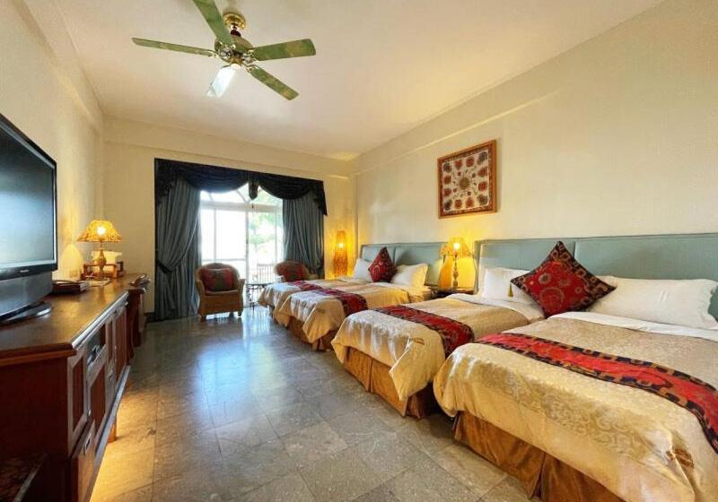 اتاق استاندارد چهارنفره با چشمانداز باغ, Swan Lake Villa Resort