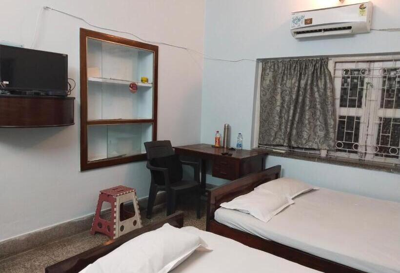 Comfort Triple Room, Aleyahome Stay