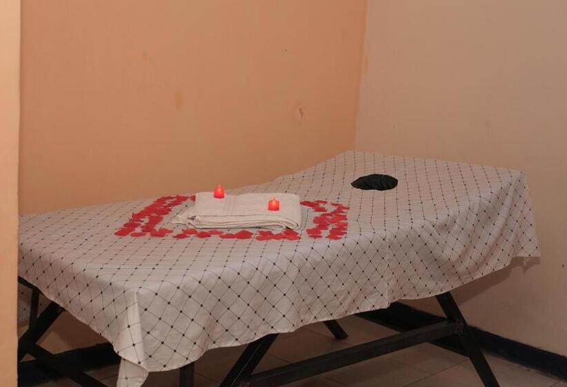 اتاق استاندارد سه نفره, Emmas Guest House