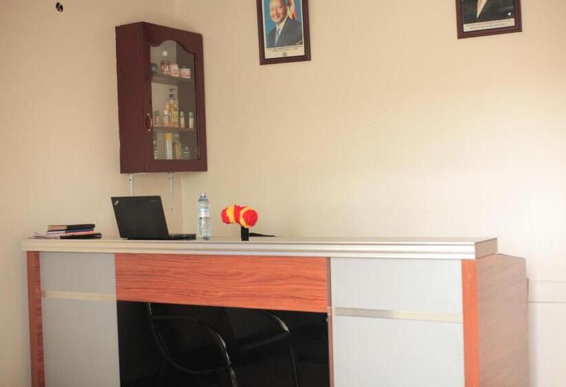 اتاق استاندارد سه نفره, Emmas Guest House