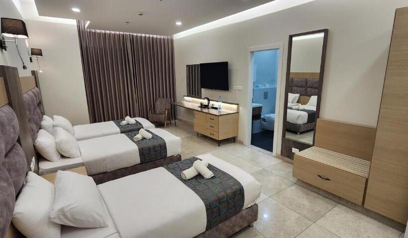 اتاق استاندارد سه نفره, Bright Tower