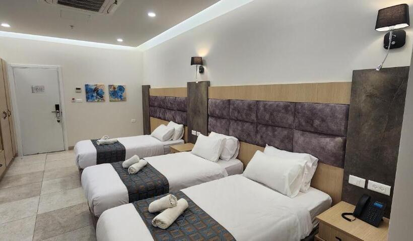 اتاق استاندارد سه نفره, Bright Tower