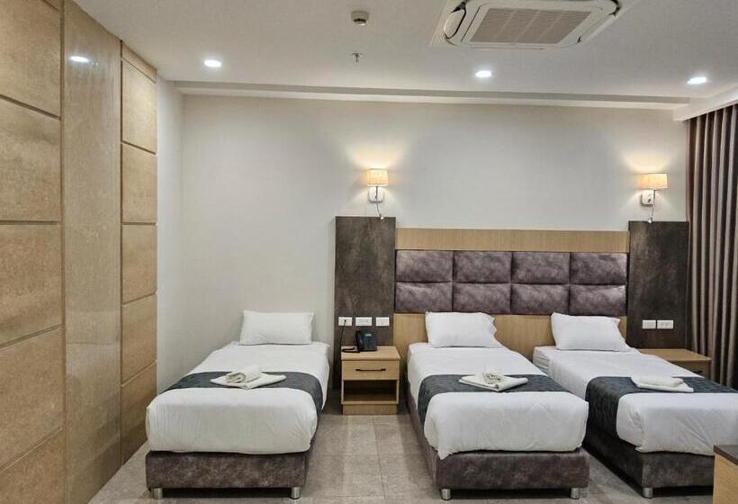 اتاق استاندارد سه نفره, Bright Tower