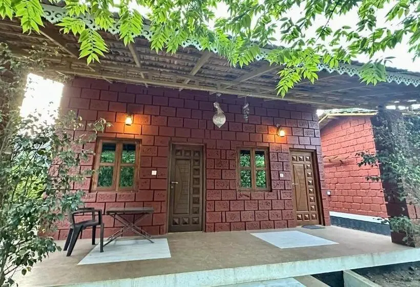 バルコニー付きデラックスルーム, Hrishivan Resort Nagaon