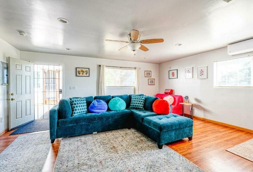 إستديو عائلى, The Marysville Dome   Grannie House