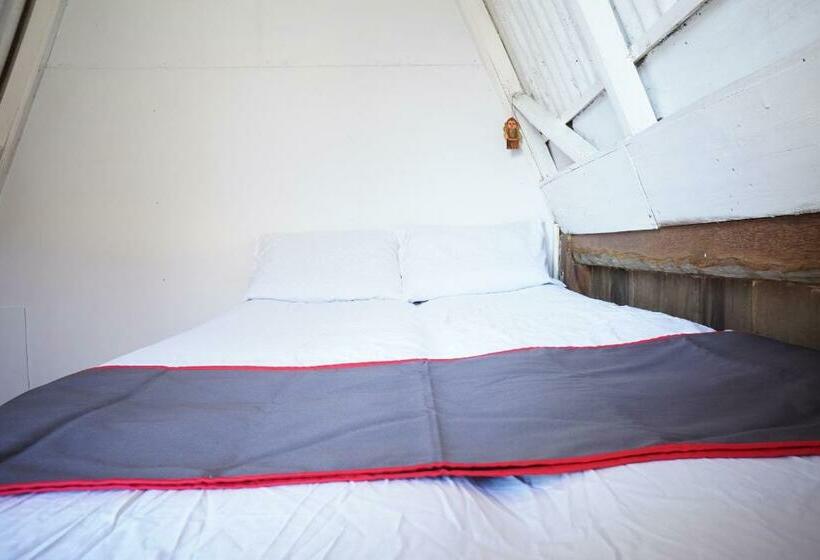 Deluxe Rum, Collection O 93000 Karona Berg Homestay & Cafe