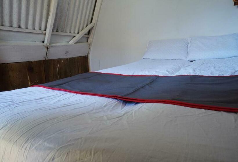 Deluxe Rum, Collection O 93000 Karona Berg Homestay & Cafe