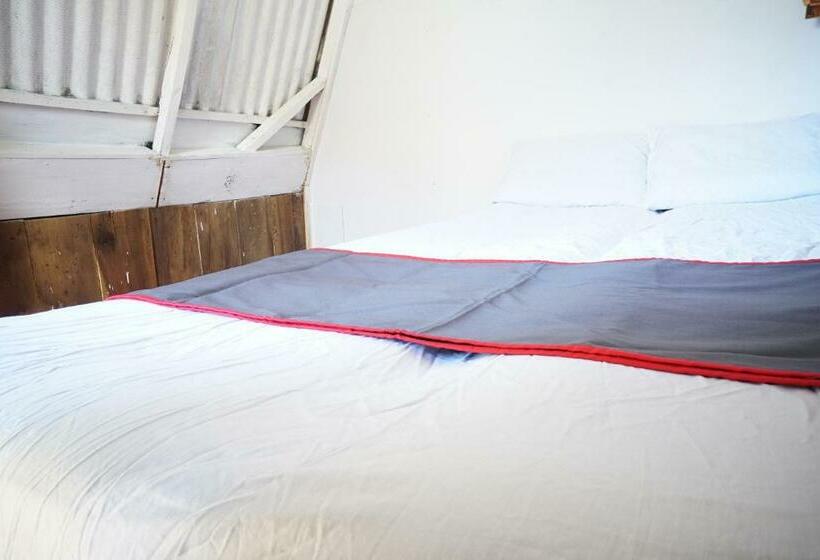 Deluxe Rum, Collection O 93000 Karona Berg Homestay & Cafe