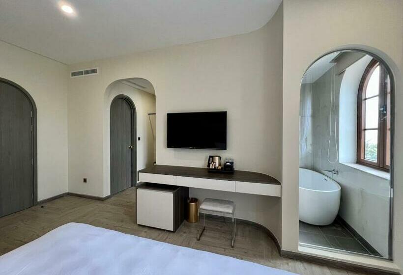 اتاق لوکس با تخت بزرگ, Casepia