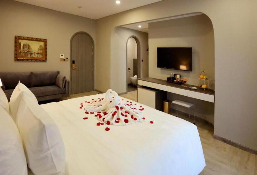 اتاق لوکس با تخت بزرگ, Casepia