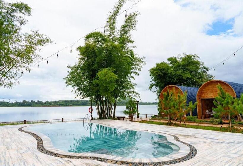 اتاق استاندارد با چشمانداز استخر, Jun S Home