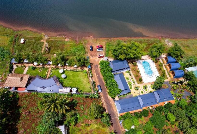 اتاق استاندارد با چشمانداز استخر, Jun S Home