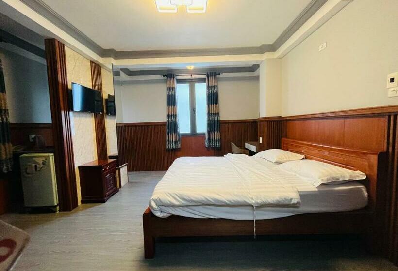 Deluxe Room, Myti