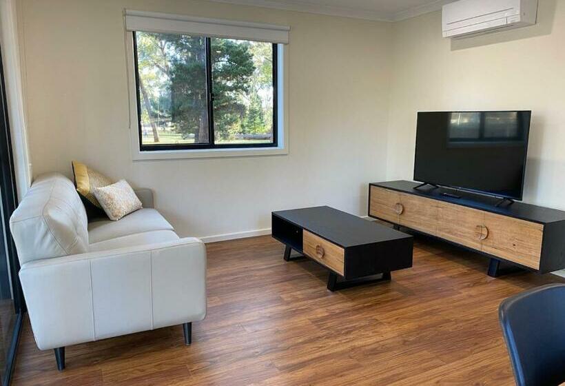 디럭스 패밀리 룸, Wedderburn Caravan Park