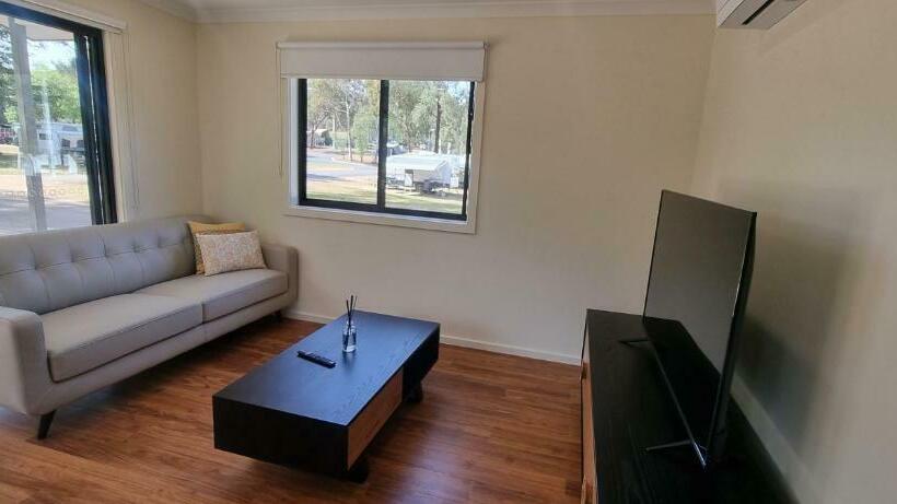 סוויטה משפחתית, Wedderburn Caravan Park