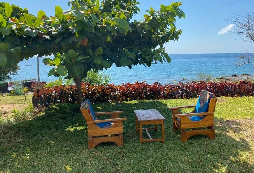 اتاق استاندارد با چشم‌انداز دریاچه, Ndau Lodge