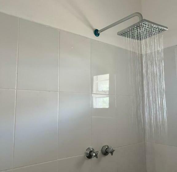 اتاق استاندارد با چشم‌انداز دریاچه, Ndau Lodge