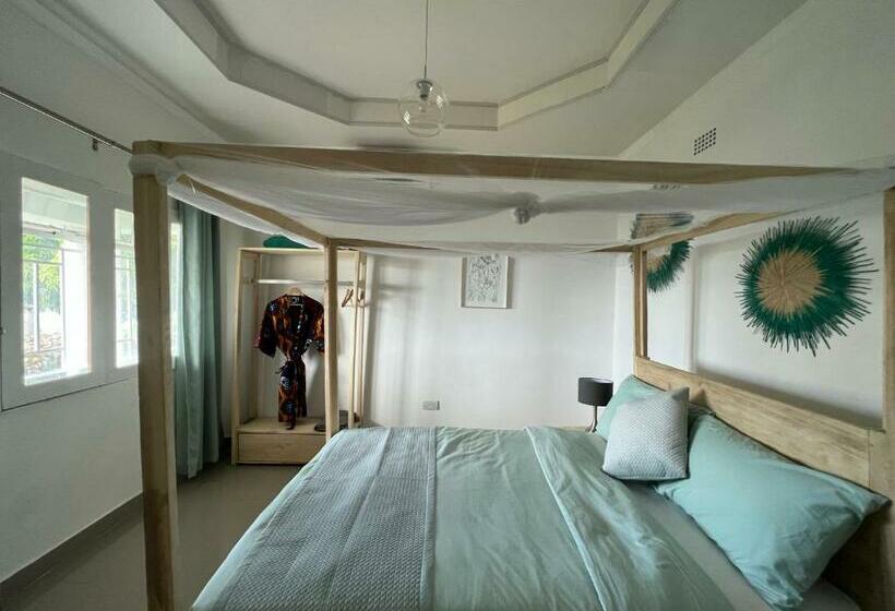 اتاق استاندارد با چشم‌انداز دریاچه, Ndau Lodge