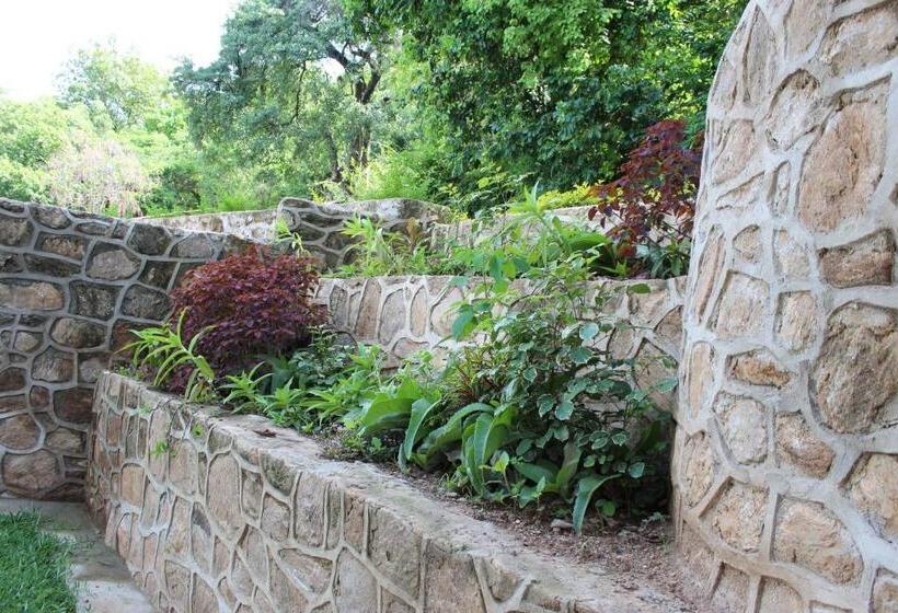 اتاق لوکس با بالکن و چشم‌انداز دریا, Ndau Lodge