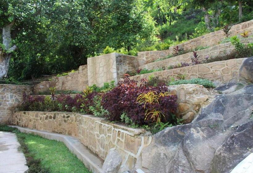 اتاق لوکس با بالکن و چشم‌انداز دریا, Ndau Lodge